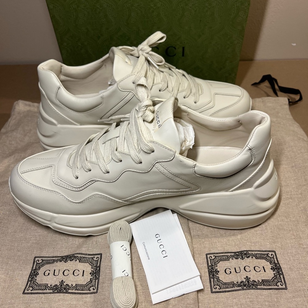 Gucci Cream Sneakers with Red and Green Accents - Picture 3 of 11